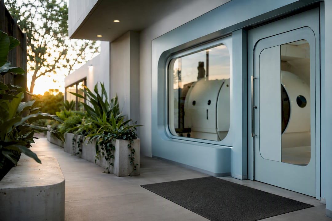 Hyperbaric oxygen therapy chamber entrance
